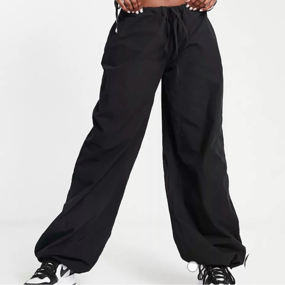 ASOS DESIGN Parachute cargo pants in washed Black